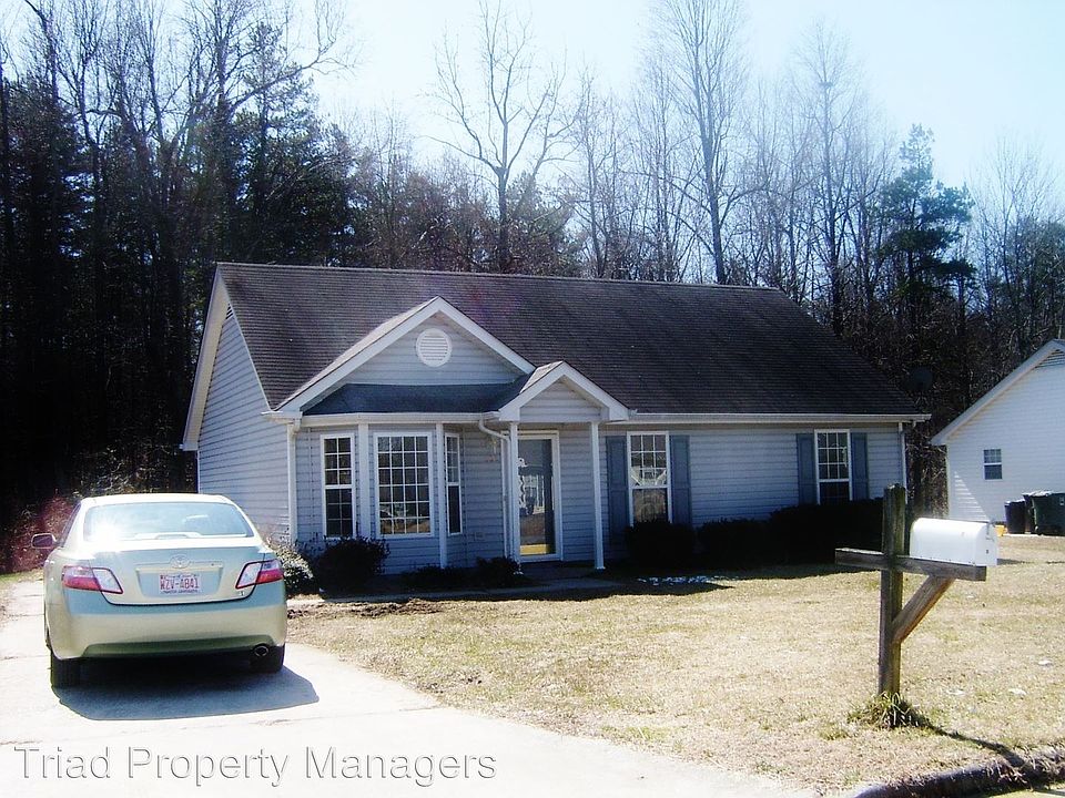 1st image of 805 Valley Oak Dr
