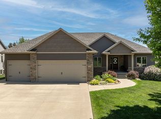 915 2nd St, Fairfax, IA 52228