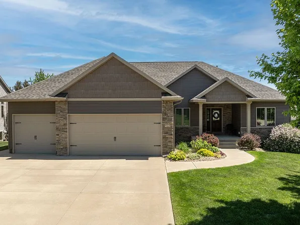 915 2nd St, Fairfax, IA 52228