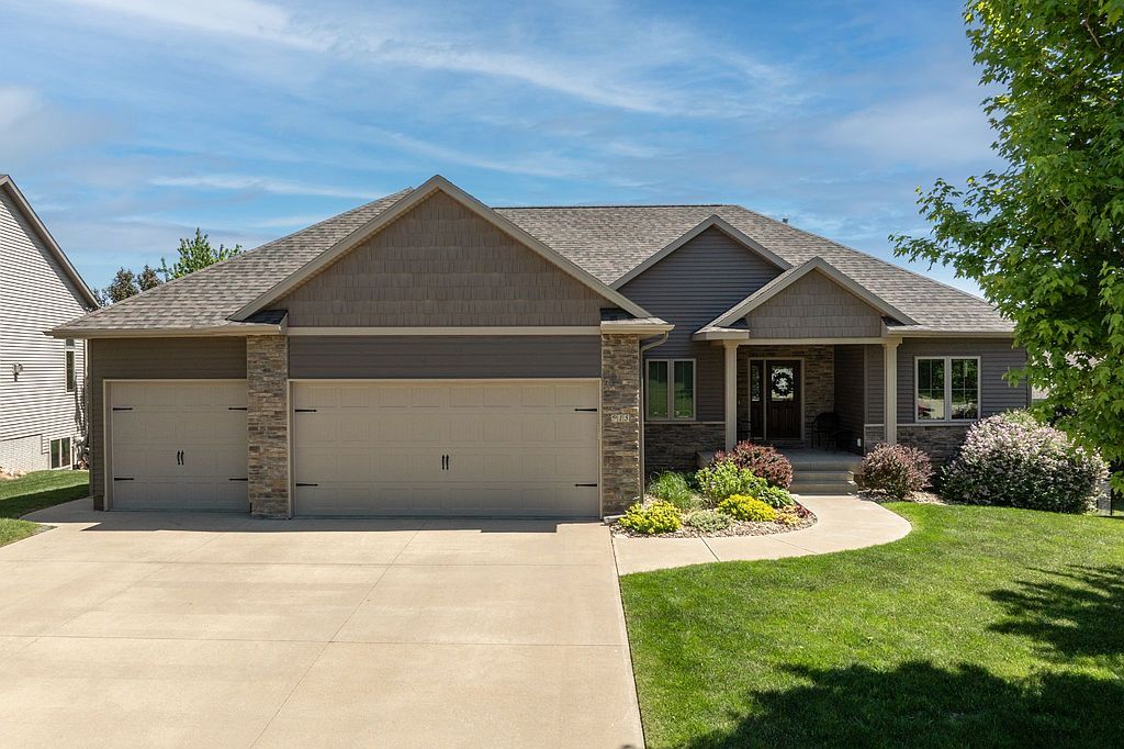 915 2nd St - Property Image