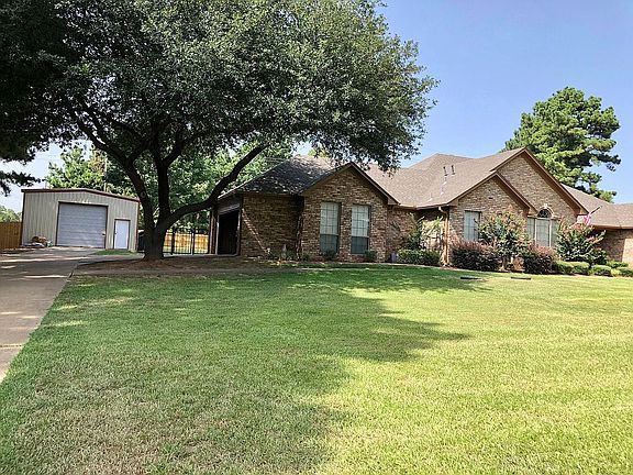4th image of 11 Lauren Ln