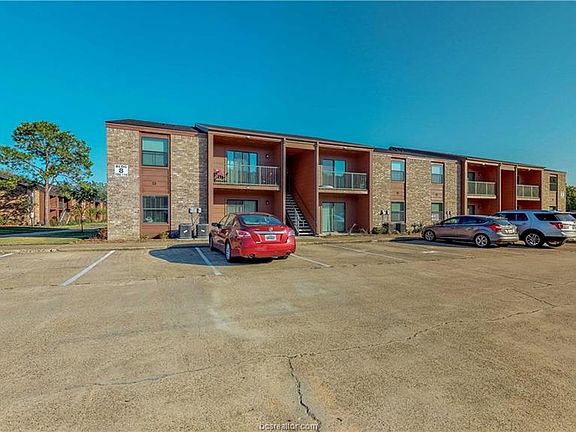 2nd image of 904 University Dr #113