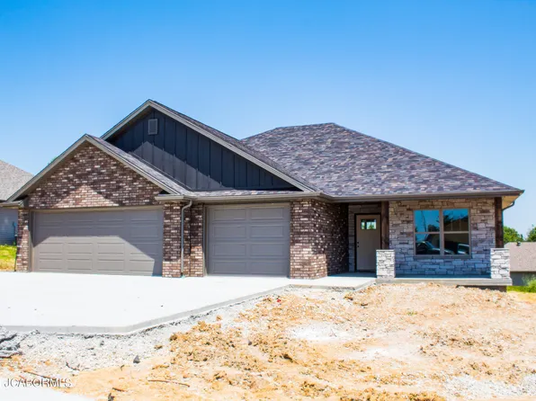 210 Rosewood Ct, Holts Summit, MO 65043