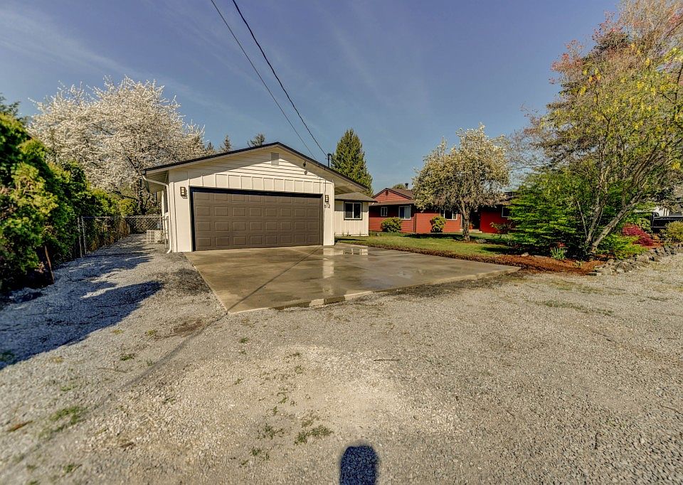 1st image of 612 16th St SE