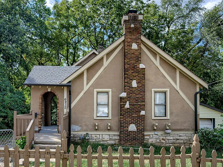 6212 Walrond Ave — Photo 2