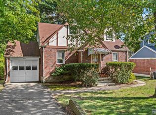 448 Knickerbocker Rd, Cresskill, NJ 07626