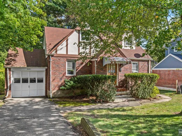 448 Knickerbocker Rd, Cresskill, NJ 07626