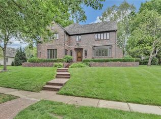 11712 Manor Rd, Leawood, KS 66211
