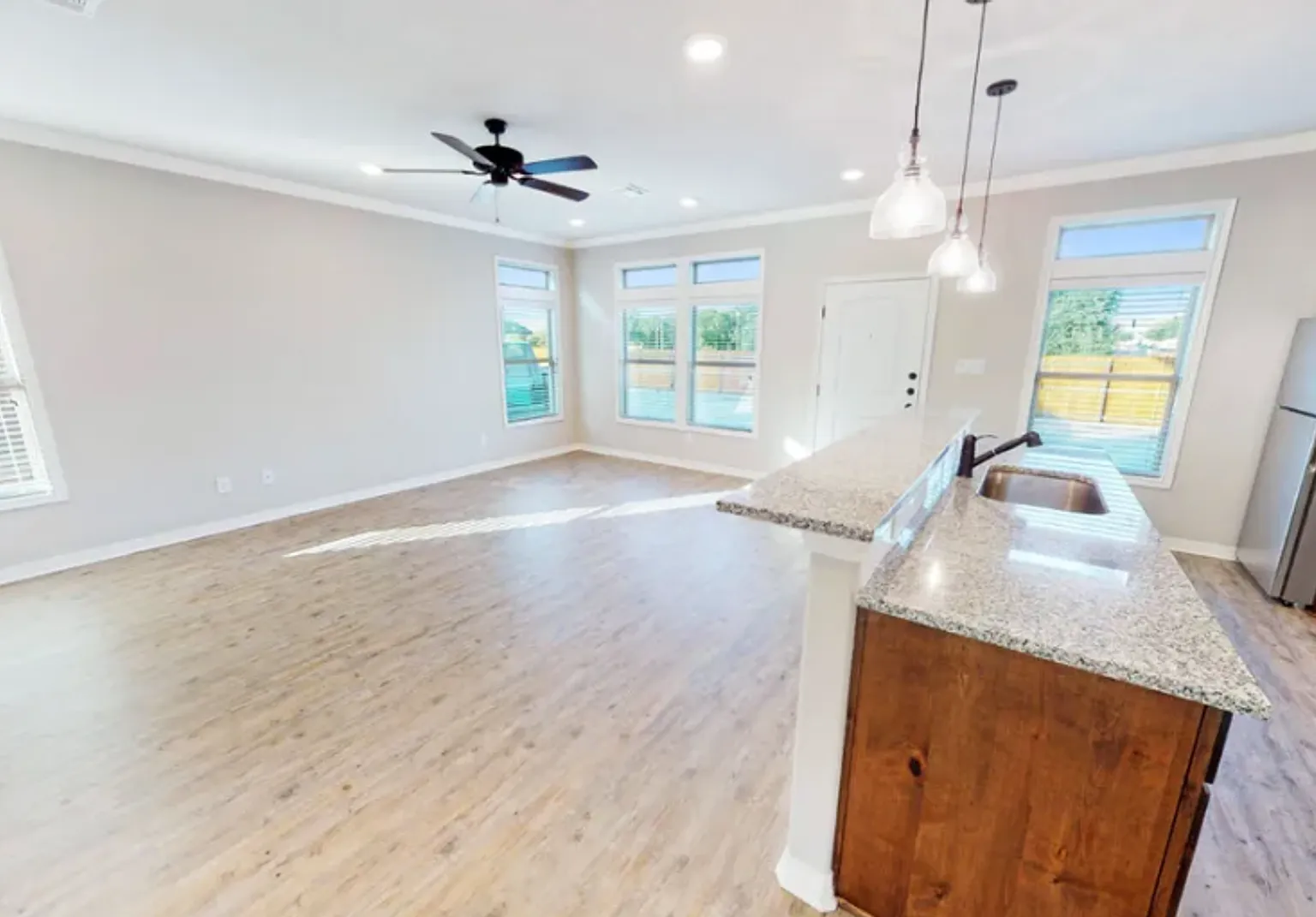904 Montclair Avenue — Photo 4