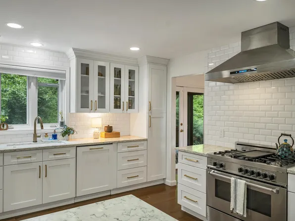 8 West Gate Drive, Bow, NH 03304