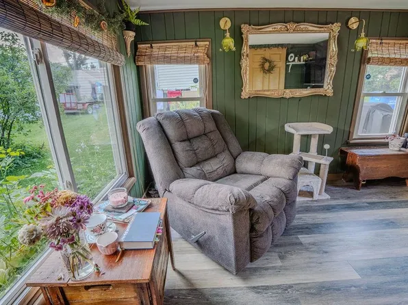 611 9th St, Baraboo, WI 53913