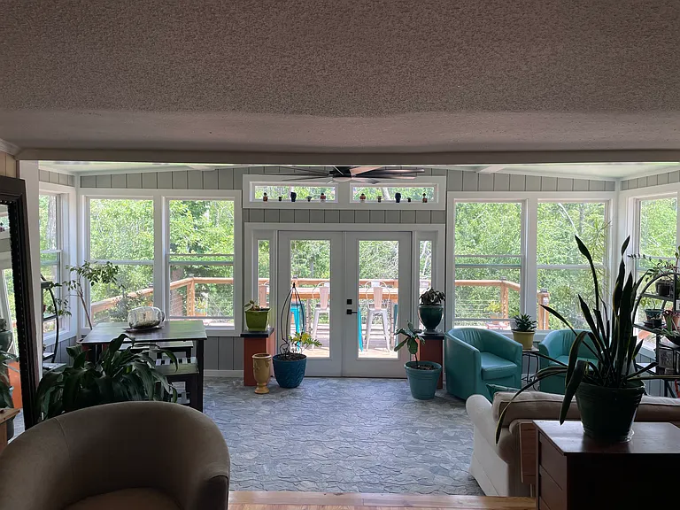 160 Breckenridge Ln — Photo 2