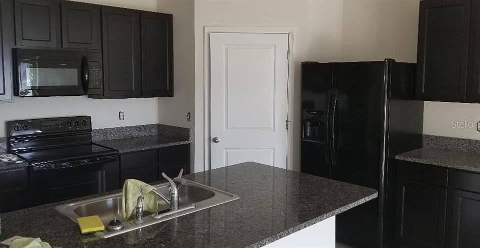 2nd image of 332 Tierra Verde Way