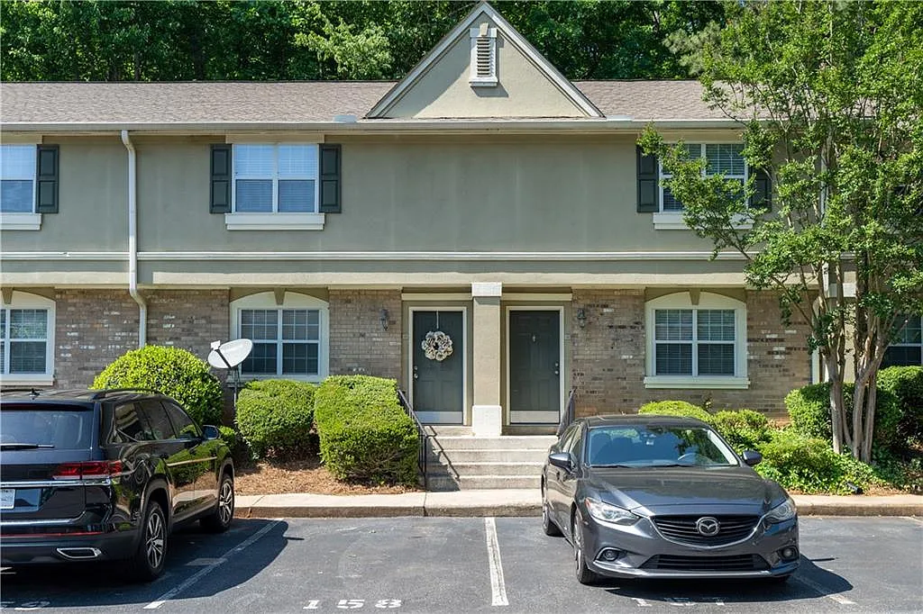 2 bed, 2.5 bath, 1324 sqft, $2,200 — Photo 1