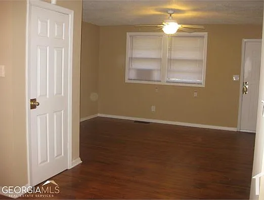 3 bed, 1250 sqft, $2,100 — Photo 4