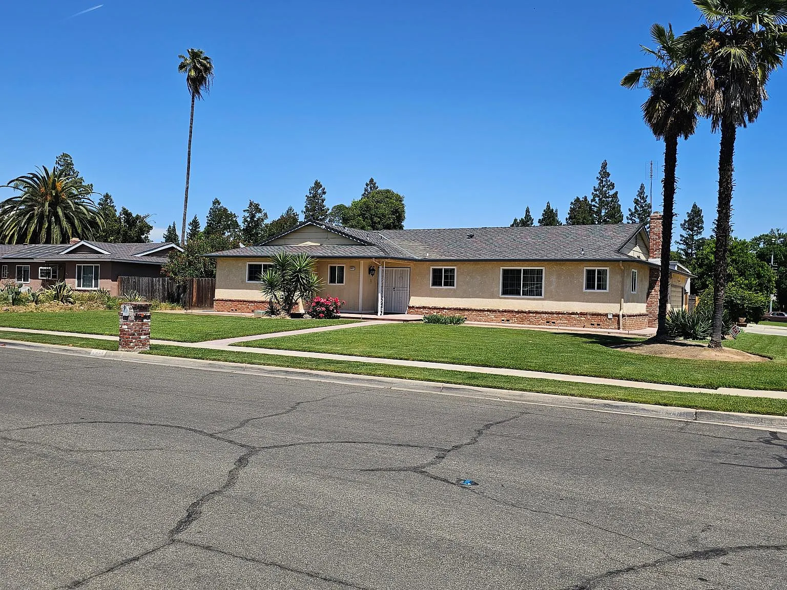 3 bed, 1.5 bath, 1836 sqft, $2,500 — Photo 1