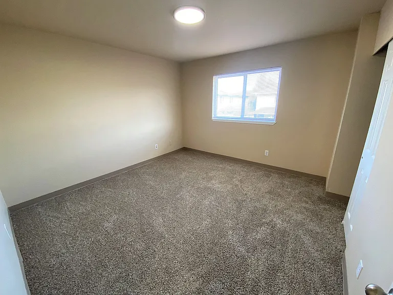 Hummingbird Court — Photo 8