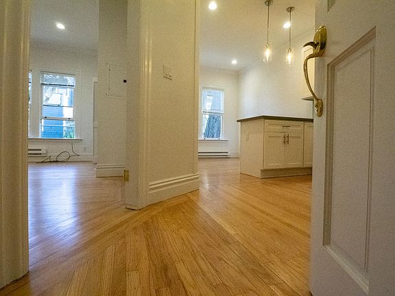 2nd image of 864 Ashbury St APT 3