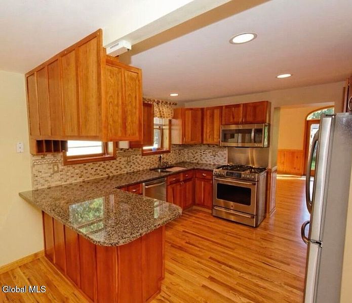 5th image of 602 Riverside Avenue