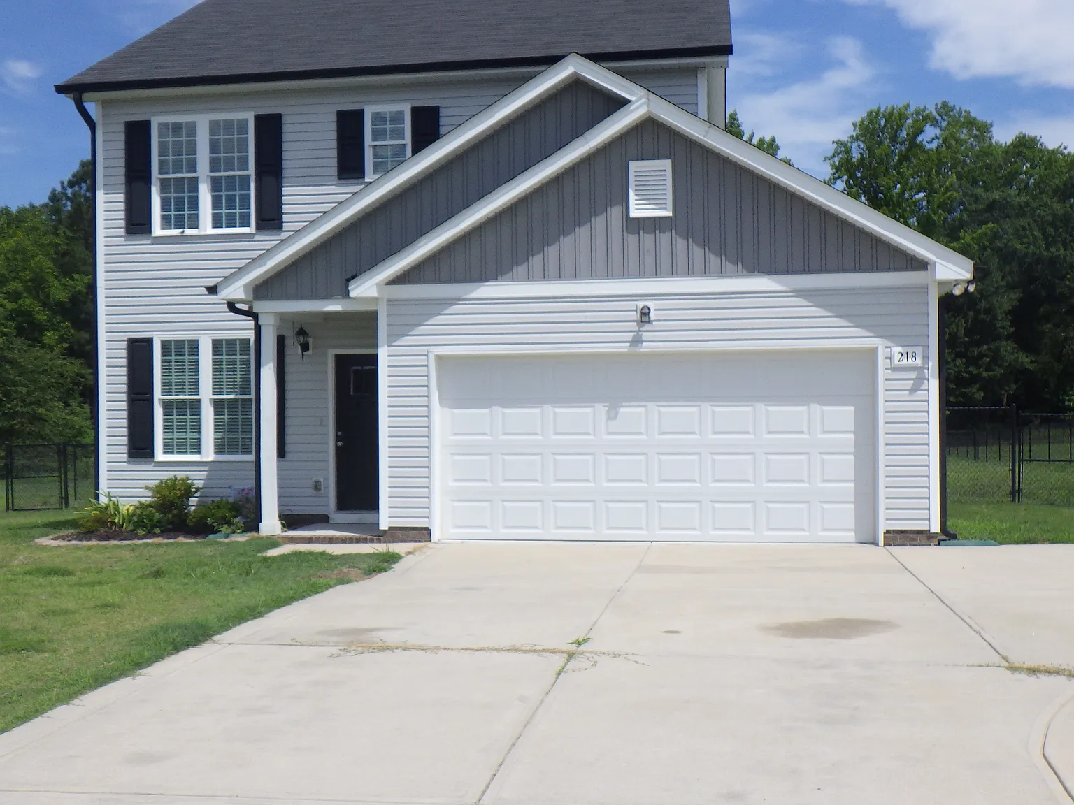 3 bed, 2.5 bath, 1410 sqft, $1,900 — Photo 1