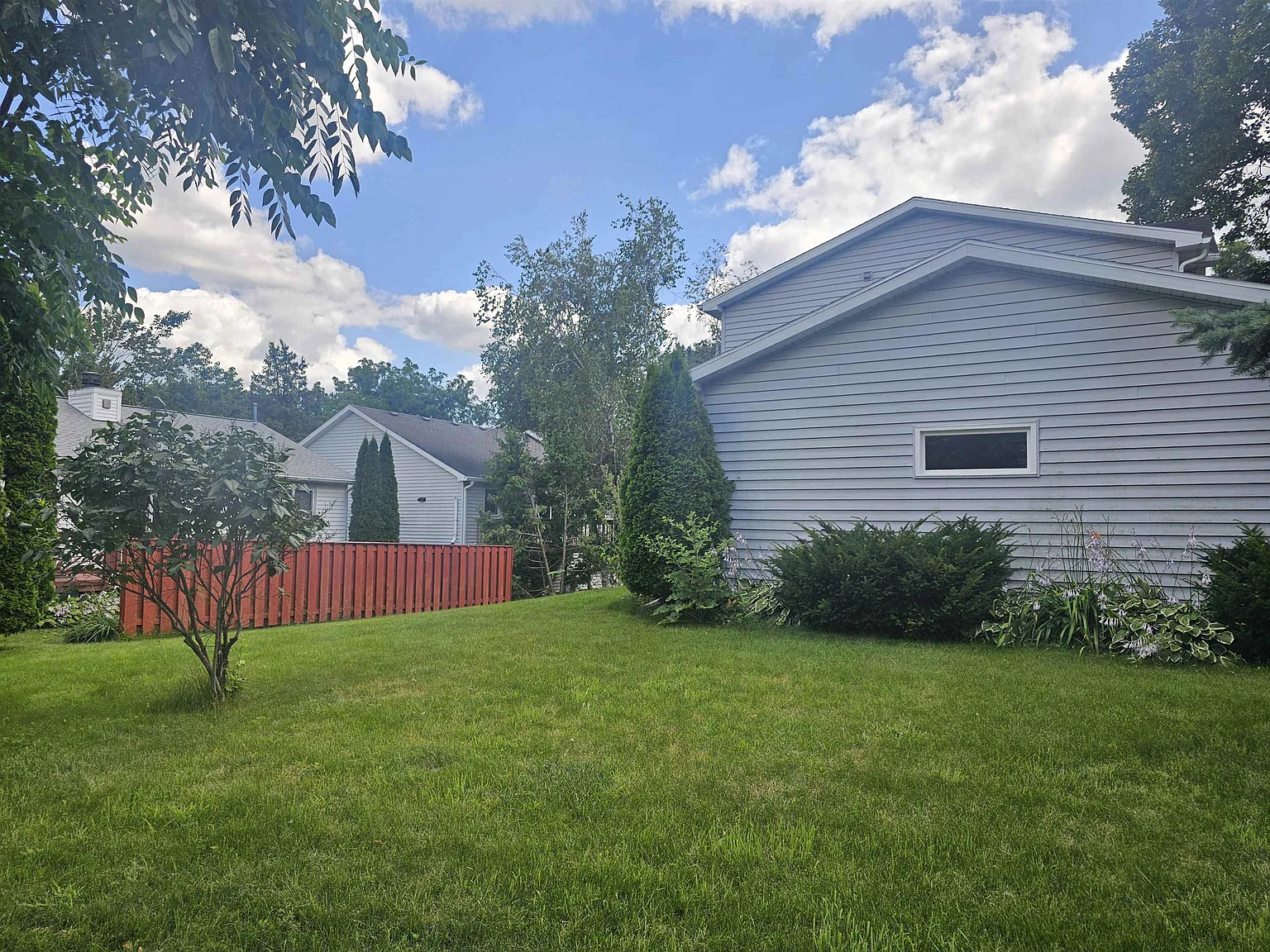 3 bed, 1.5 bath, 2000 sqft, $2,600 — Photo 4