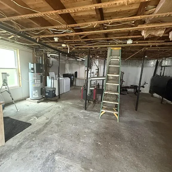 770 6th Ave — Photo 7