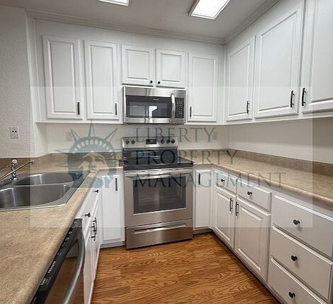5th image of 1583 W Swain Rd