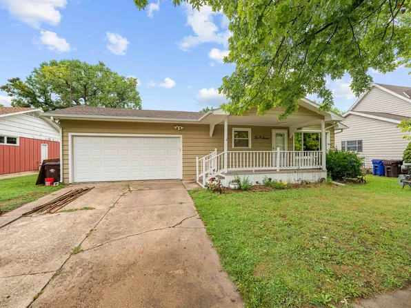 207 S Cedar St, Lindsborg, KS 67456