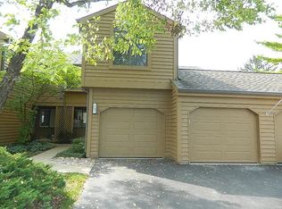 357 Indian Pt, Lake Barrington, IL 60010