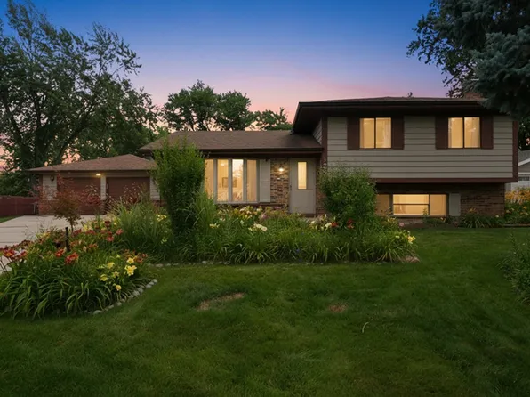 127 Barrett Ln, Schaumburg, IL 60193