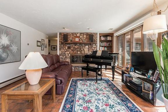2nd image of 6431 Aspen Dr
