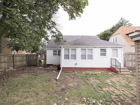 4th image of 329 Robert Ave