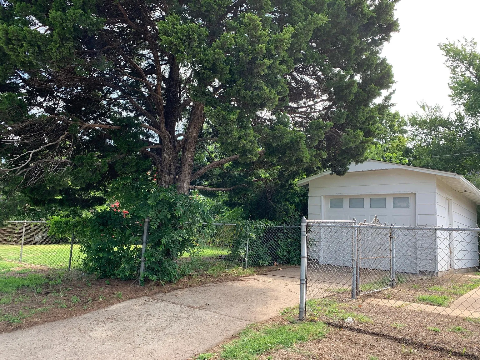 2 bed, 1044 sqft, $1,395 — Photo 2