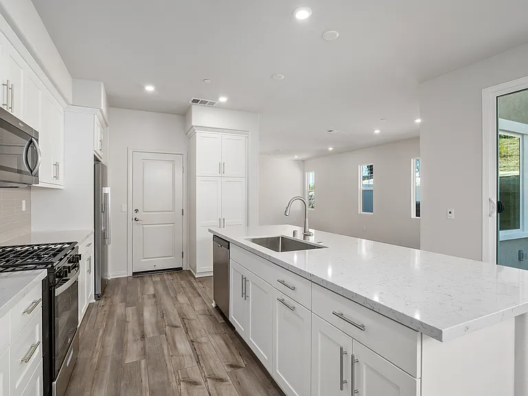 1523 Wingwood Ln — Photo 5