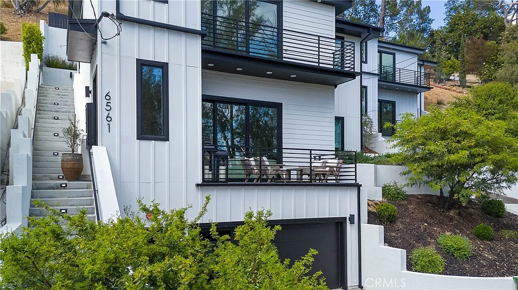 3 bed, 3.5 bath, 2226 sqft, $7,995 — Photo 2