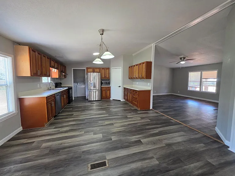 12121 Old County Rd — Photo 6