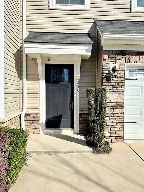 1st image of 208 Clearwood Dr