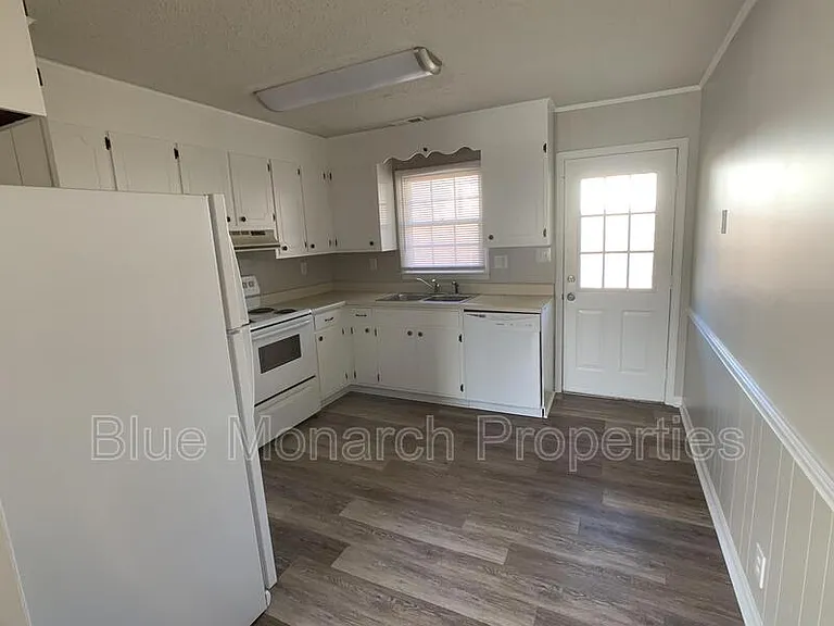 221 Welch Ave #B — Photo 3