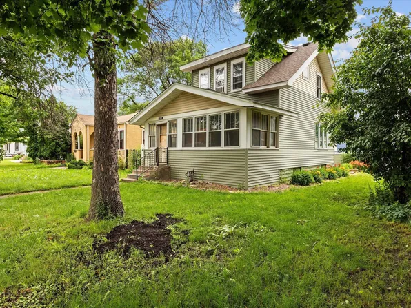 1350 Snelling Ave N, Saint Paul, MN 55108