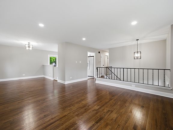 5th image of 2S206 Mayfield Ln