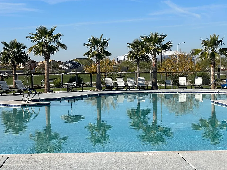 8904 W Solano Dr