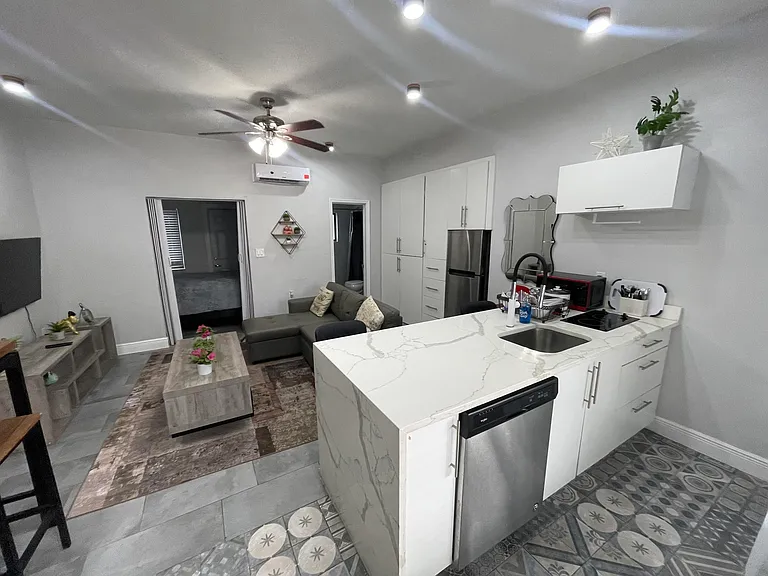 824 NE 4th St #4 — Photo 6