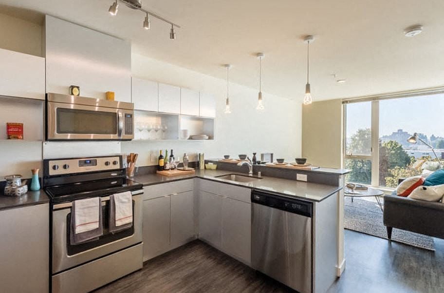 1st image of 301 12th Ave Unit 313