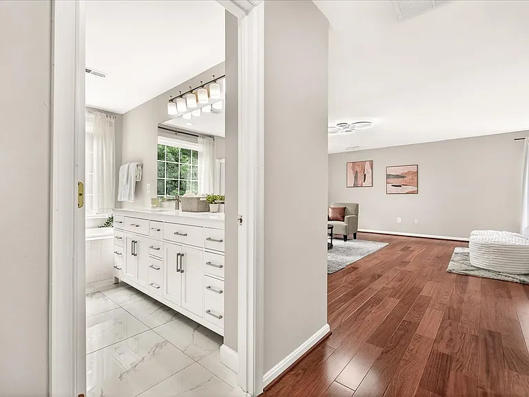 9938 Timberknoll Ln — Photo 11