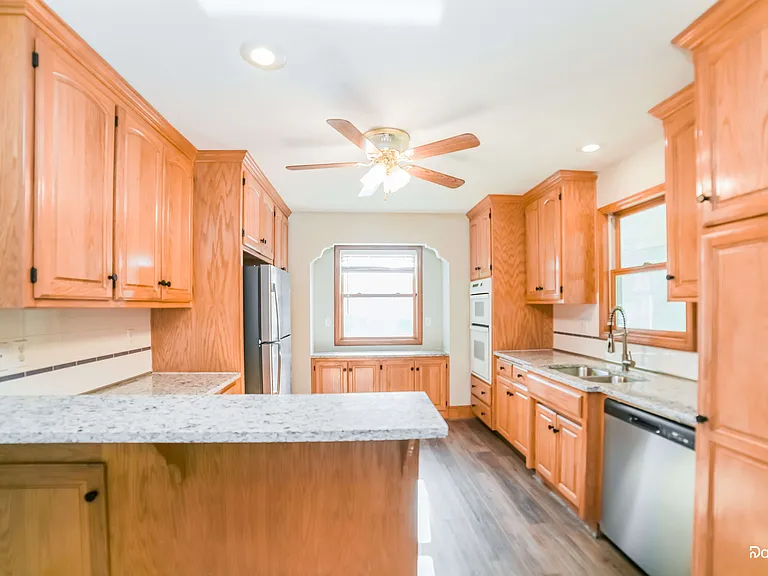 805 SW Harvest Dr — Photo 5