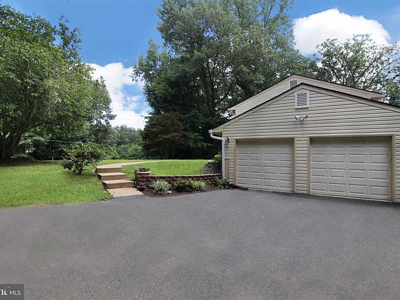 2nd image of 34 Mourning Dove Dr