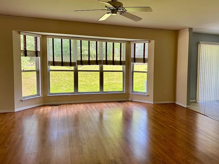 260 Valleybrook Ct — Photo 8