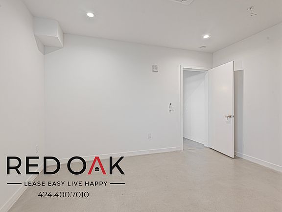 4th image of 5814 2/3 La Mirada Ave #303