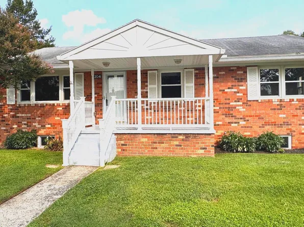 204 Ayr St NW, Leesburg, VA 20176