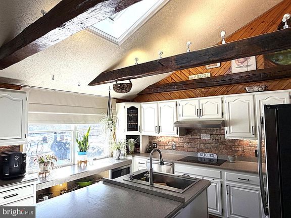 5th image of 1901 Oxford Valley Rd